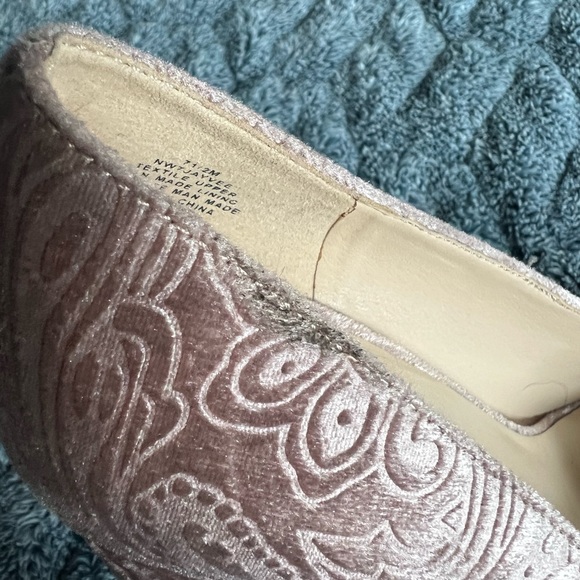Nine West Pink Velvet Burnout Heels sz 7.5 - Picture 6 of 6